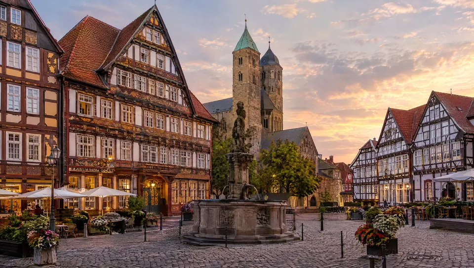 Historischer Marktplatz mit Fachwerkhäusern in Hildesheim
